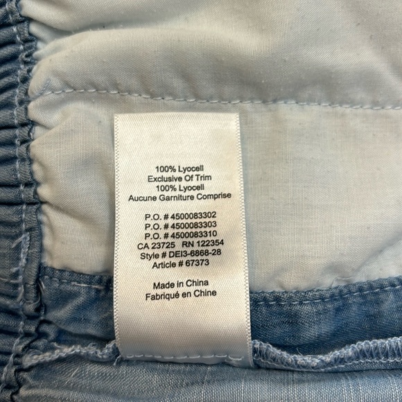 Aritzia TNA elastic waist jean shorts. - Picture 9 of 10